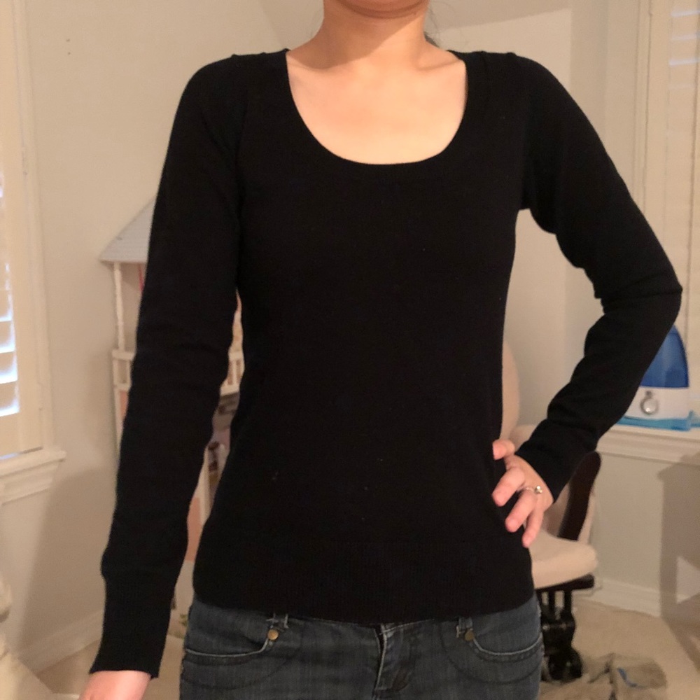 Black crew neck sweater